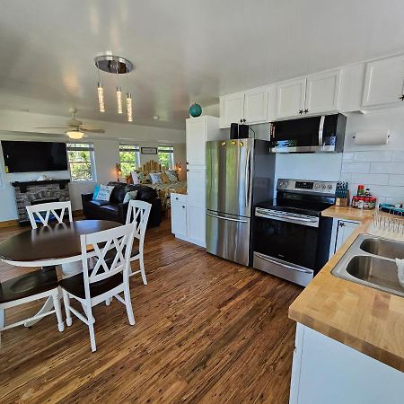 Seaside Lake-Front Cottage Madison ภายนอก รูปภาพ