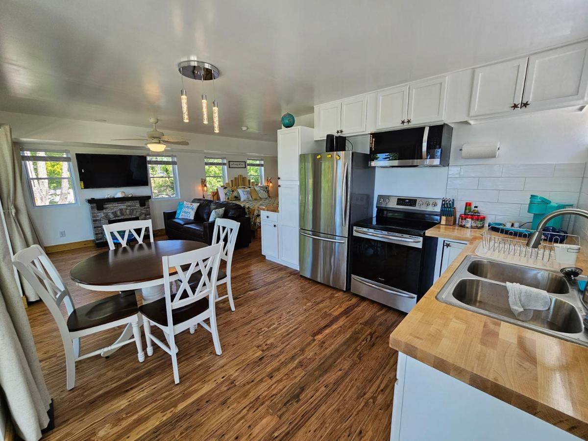 Seaside Lake-Front Cottage Madison ภายนอก รูปภาพ